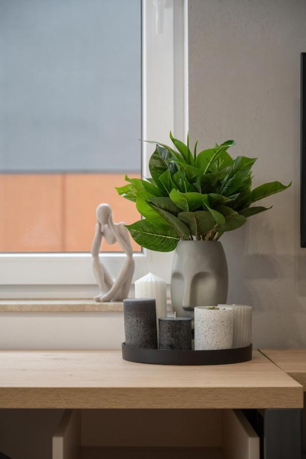 Trendy Studios With Home Office Near Wroclaw Main Station By Noclegi Renters Екстериор снимка