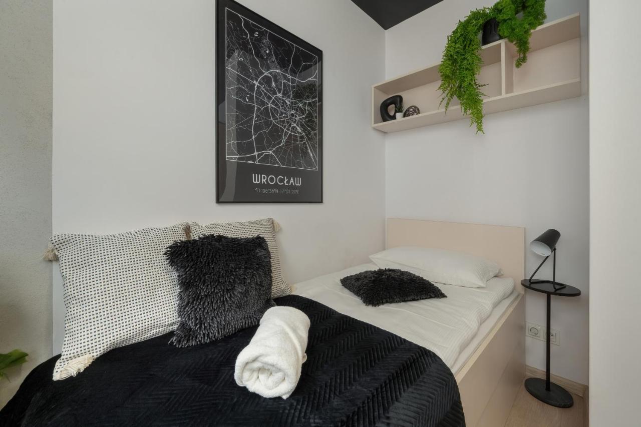 Trendy Studios With Home Office Near Wroclaw Main Station By Noclegi Renters Екстериор снимка