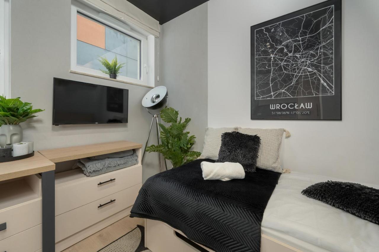 Trendy Studios With Home Office Near Wroclaw Main Station By Noclegi Renters Екстериор снимка