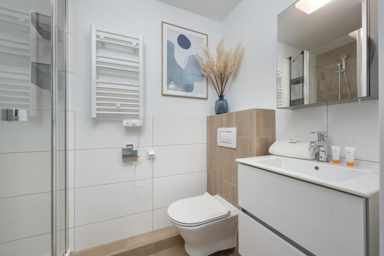 Trendy Studios With Home Office Near Wroclaw Main Station By Noclegi Renters Екстериор снимка