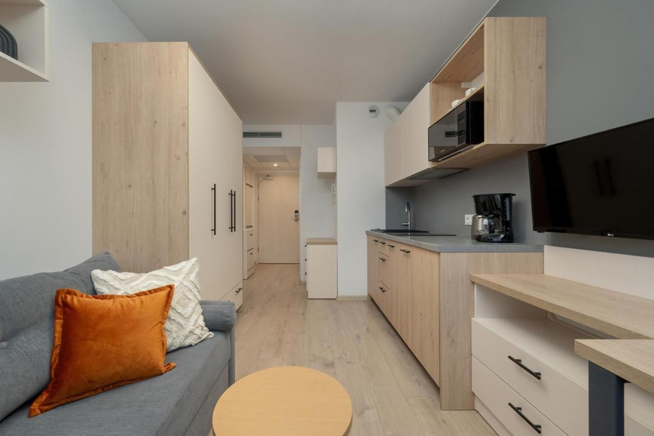 Trendy Studios With Home Office Near Wroclaw Main Station By Noclegi Renters Екстериор снимка
